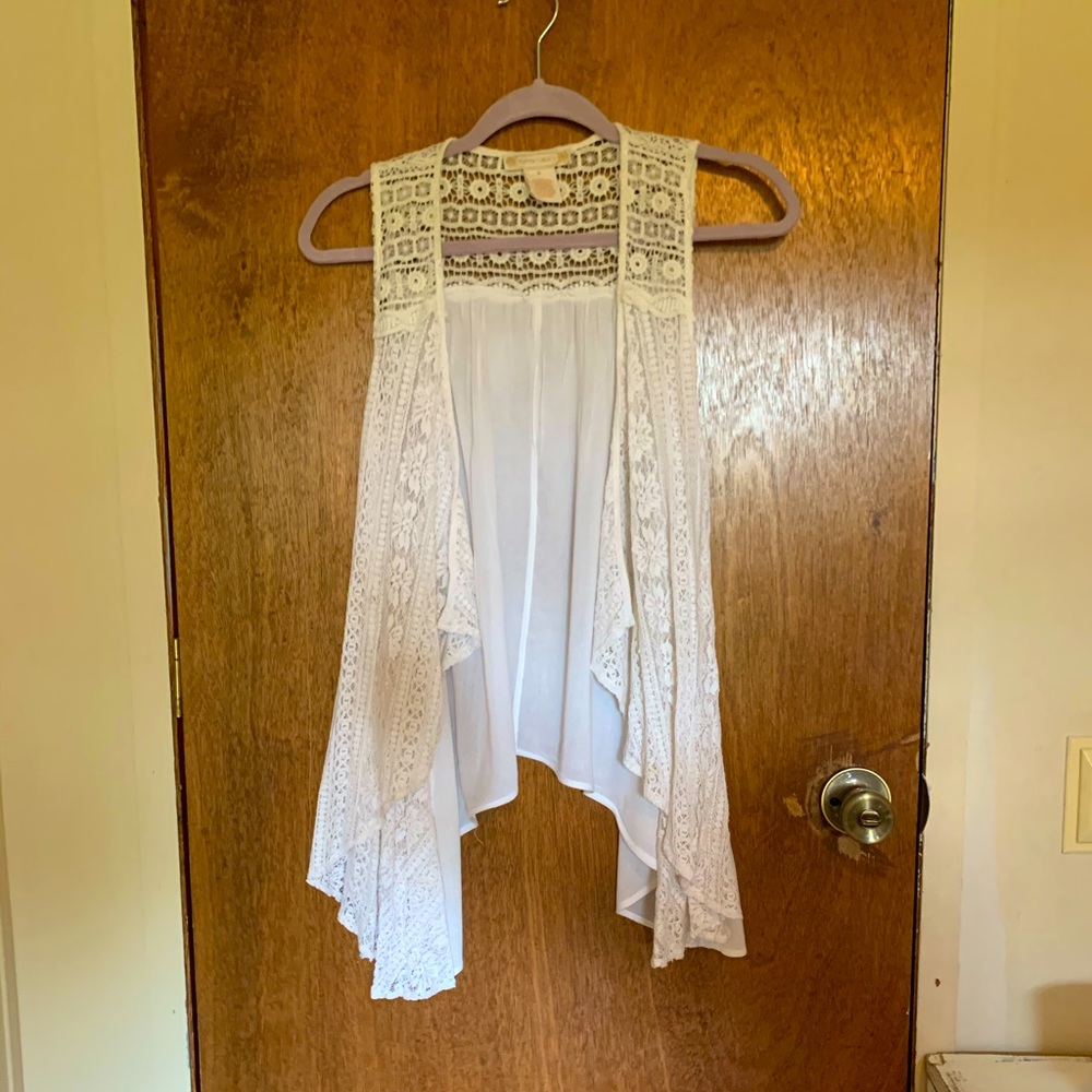 Flying Tomato white vest with lace S
